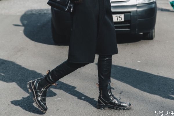 冬季靴子什么顏色好看 短靴選哪個顏色最百搭 冬季靴子什么顏色好看 短靴選哪個顏色最百搭