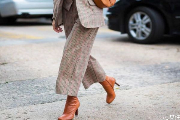 冬季靴子什么顏色好看 短靴選哪個顏色最百搭 冬季靴子什么顏色好看 短靴選哪個顏色最百搭