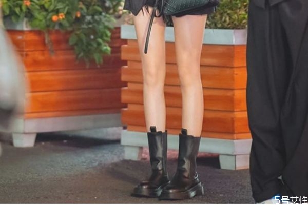 馬丁靴和工裝靴一樣嗎 馬丁靴怎么保養(yǎng) 馬丁靴和工裝靴一樣嗎 馬丁靴怎么保養(yǎng)