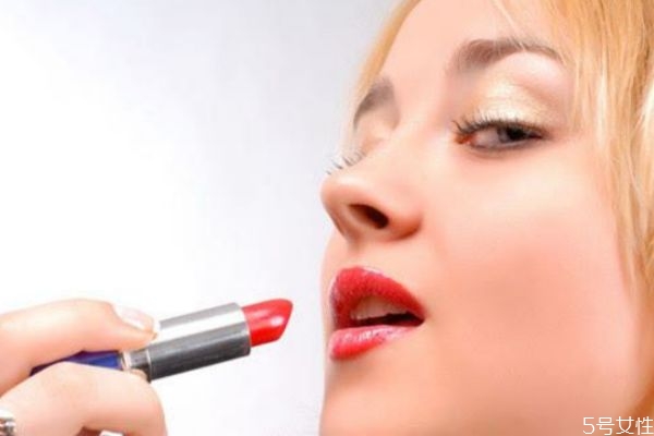 怎么知道口紅有沒有過期 口紅變質(zhì)的特征 怎么知道口紅有沒有過期 口紅變質(zhì)的特征