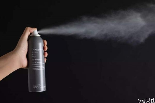 頭發(fā)太油來不及洗頭怎么辦 頭發(fā)油要出門緊急補救 頭發(fā)太油來不及洗頭怎么辦 頭發(fā)油要出門緊急補救