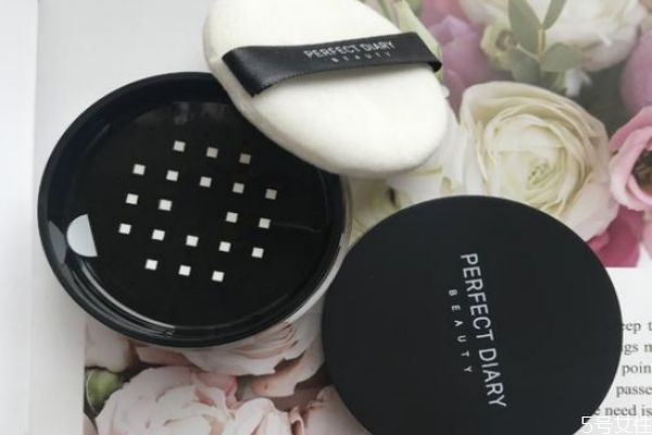 完美日記散粉和unny散粉哪個(gè)好 unny散粉真的好用嗎 完美日記散粉和unny散粉哪個(gè)好 unny散粉真的好用嗎