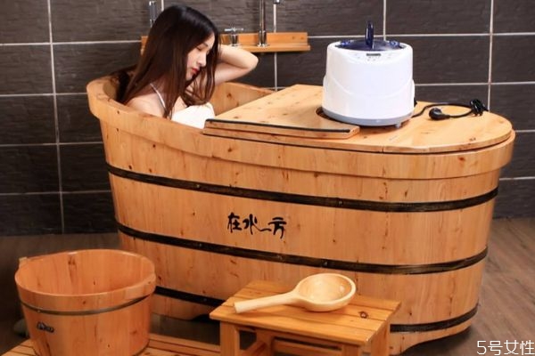 泡澡用什么泡最好 泡澡用什么東西泡 泡澡用什么泡最好 泡澡用什么東西泡