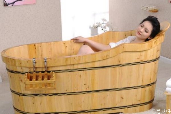 泡澡用什么泡最好 泡澡用什么東西泡 泡澡用什么泡最好 泡澡用什么東西泡