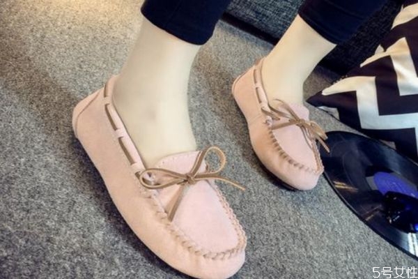 豆豆鞋可以搭配闊腿褲嗎 豆豆鞋搭配什么長褲 豆豆鞋可以搭配闊腿褲嗎 豆豆鞋搭配什么長褲