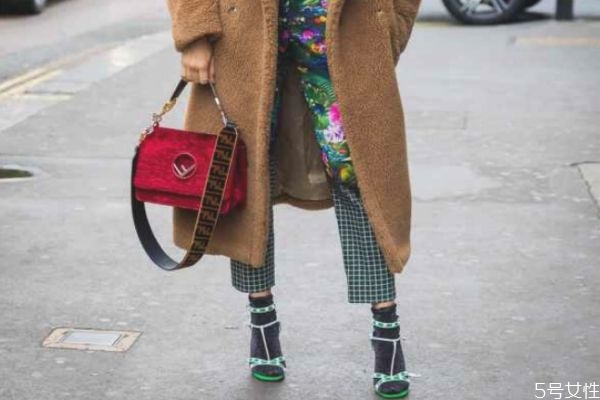冬天穿什么襪子好看 冬天穿九分褲穿什么襪子 冬天穿什么襪子好看 冬天穿九分褲穿什么襪子