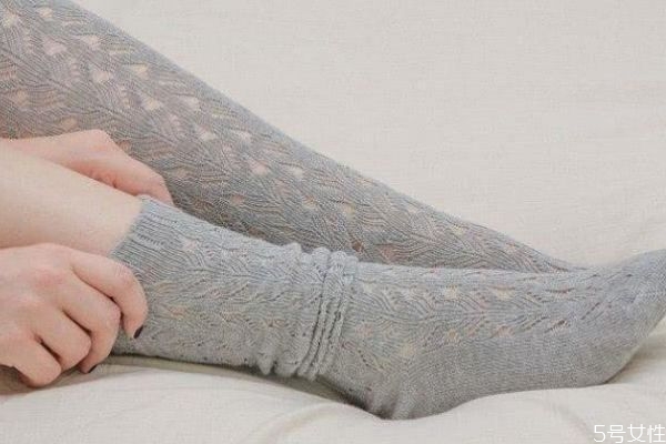 羊毛襪的優(yōu)缺點(diǎn) 羊毛襪子和棉襪子哪個(gè)好 羊毛襪的優(yōu)缺點(diǎn) 羊毛襪子和棉襪子哪個(gè)好