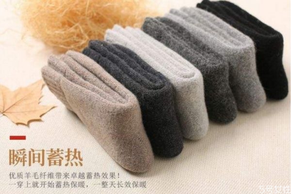 長筒襪應(yīng)該搭配什么上衣 長筒襪時(shí)尚搭配 長筒襪應(yīng)該搭配什么上衣 長筒襪時(shí)尚搭配