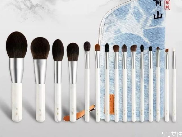 受受狼和琴制哪個(gè)好用 國(guó)產(chǎn)化妝刷排行 受受狼和琴制哪個(gè)好用 國(guó)產(chǎn)化妝刷排行