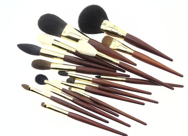 琴制化妝刷哪個(gè)系列好 琴制化妝刷什么價(jià)位 琴制化妝刷哪個(gè)系列好 琴制化妝刷什么價(jià)位