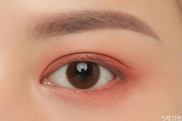 沒眼影刷怎么畫眼影 用手指怎么涂眼影 沒眼影刷怎么畫眼影 用手指怎么涂眼影