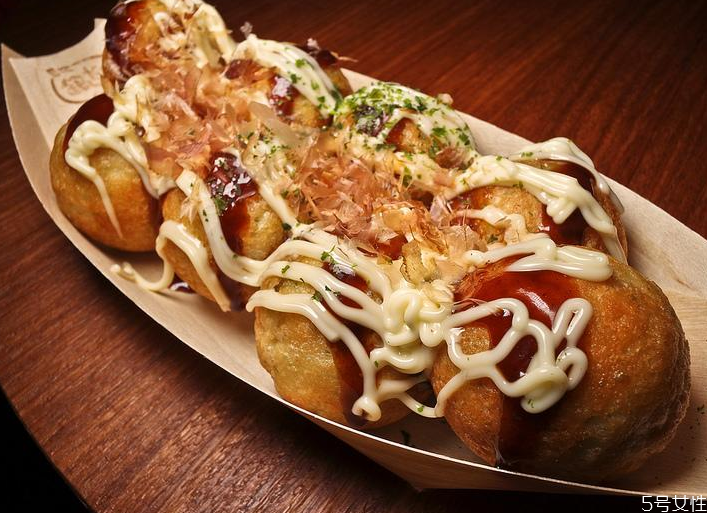 章魚(yú)小丸子上面撒的是什么 章魚(yú)小丸子上面撒的為什么會(huì)動(dòng) 章魚(yú)小丸子上面撒的是什么 章魚(yú)小丸子上面撒的為什么會(huì)動(dòng)