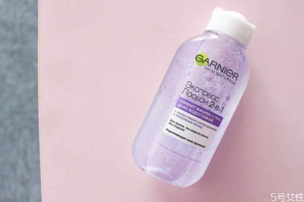 卸妝水使用注意事項(xiàng) 用手卸妝步驟 卸妝水使用注意事項(xiàng) 用手卸妝步驟