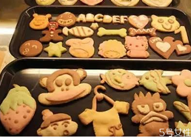 烤餅干的做法 最簡(jiǎn)單的牛奶餅干 烤餅干的做法 最簡(jiǎn)單的牛奶餅干