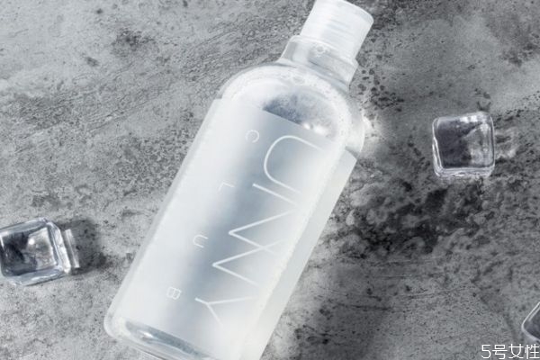 卸妝水使用注意事項 用手卸妝步驟 卸妝水使用注意事項 用手卸妝步驟