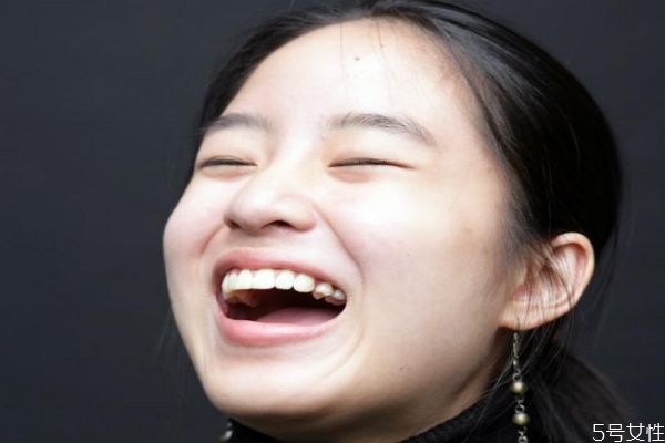 臉上有笑紋怎么辦 笑紋去除最好的方法 臉上有笑紋怎么辦 笑紋去除最好的方法