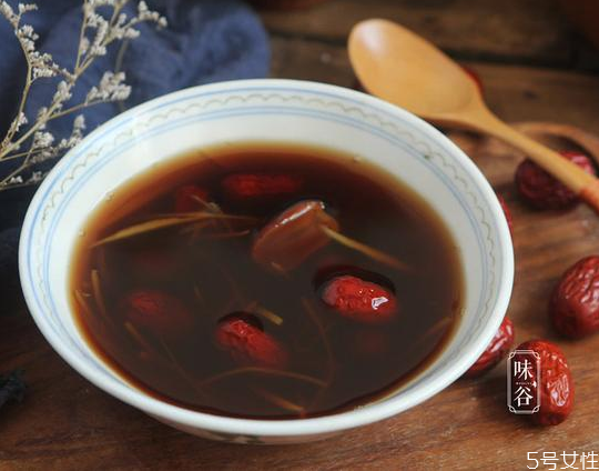 可樂姜茶怎么做 姜汁可樂的功效與禁忌 可樂姜茶怎么做 姜汁可樂的功效與禁忌