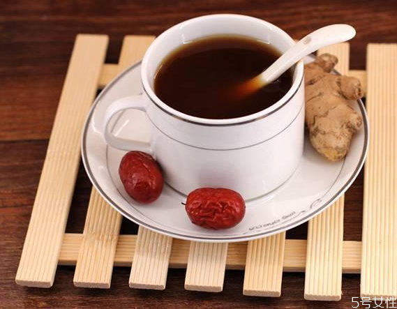 可樂(lè)姜茶晚上能喝嗎 晚上喝了可樂(lè)姜茶會(huì)怎樣 可樂(lè)姜茶晚上能喝嗎 晚上喝了可樂(lè)姜茶會(huì)怎樣