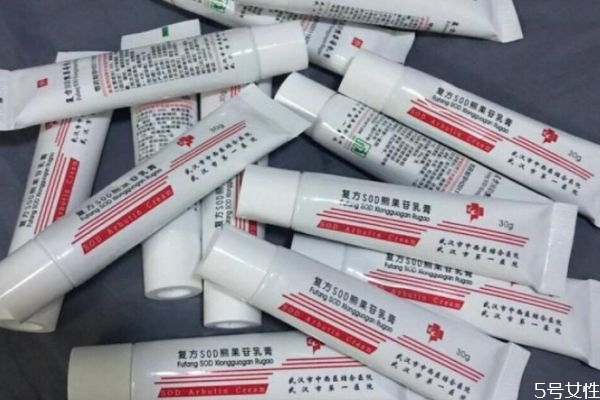 熊果苷軟膏有依賴性嗎 熊果苷軟膏用多久可以淡斑 熊果苷軟膏有依賴性嗎 熊果苷軟膏用多久可以淡斑