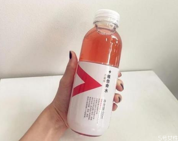維他命水喝了有好處嗎 農(nóng)夫山泉維他命水健康嗎 維他命水喝了有好處嗎 農(nóng)夫山泉維他命水健康嗎