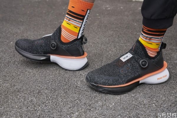 匹克態(tài)極1.0和2.0哪個好 匹克態(tài)極2.0透氣性如何