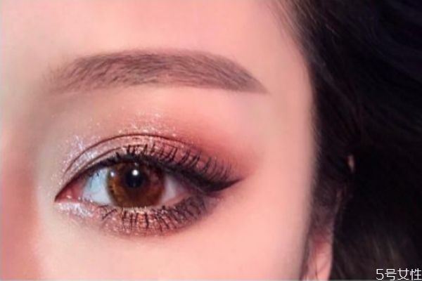 懷孕可以用眼影嗎 什么牌子眼影孕婦能用 懷孕可以用眼影嗎 什么牌子眼影孕婦能用