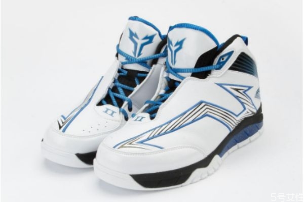 籃球鞋被油弄臟了怎么辦 球鞋清洗劑要怎么使用 籃球鞋被油弄臟了怎么辦 球鞋清洗劑要怎么使用