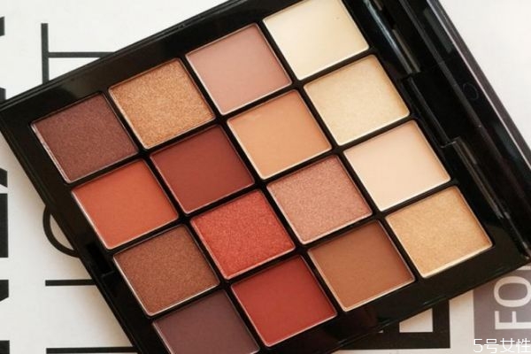 眼妝亮片怎么貼 眼妝亮片怎么貼才好看 眼妝亮片怎么貼 眼妝亮片怎么貼才好看