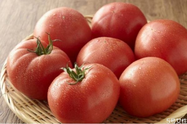 西紅柿如何去皮 番茄去皮開水燙多久 西紅柿如何去皮 番茄去皮開水燙多久