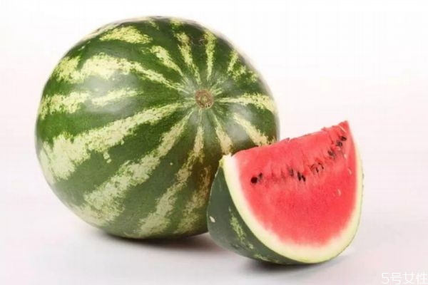 來月經(jīng)能吃西瓜嗎 西瓜每天吃多少合適 來月經(jīng)能吃西瓜嗎 西瓜每天吃多少合適
