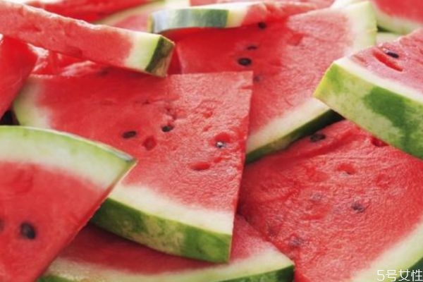 來月經(jīng)能吃西瓜嗎 西瓜每天吃多少合適 來月經(jīng)能吃西瓜嗎 西瓜每天吃多少合適