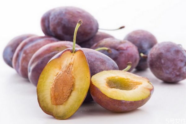 一天吃幾個西梅治便秘 西梅怎么吃最通便 一天吃幾個西梅治便秘 西梅怎么吃最通便