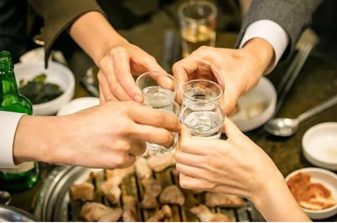 喝酒猝死同桌有責任嗎 在一起喝酒責任劃分 喝酒猝死同桌有責任嗎 在一起喝酒責任劃分