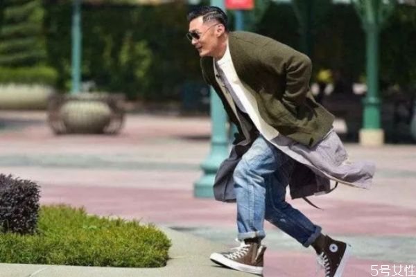 褲腳太大了怎么卷 最帥挽褲腳方法 褲腳太大了怎么卷 最帥挽褲腳方法