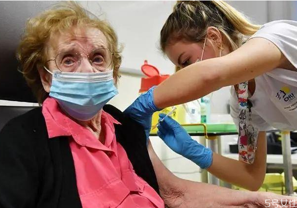 新冠疫苗打在哪個部位 大姨媽來可以打新冠疫苗嗎 新冠疫苗打在哪個部位 大姨媽來可以打新冠疫苗嗎