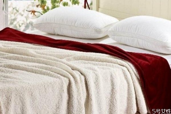 毛毯太大放不進(jìn)洗衣機(jī)怎么辦 毛毯日常護(hù)理 毛毯太大放不進(jìn)洗衣機(jī)怎么辦 毛毯日常護(hù)理