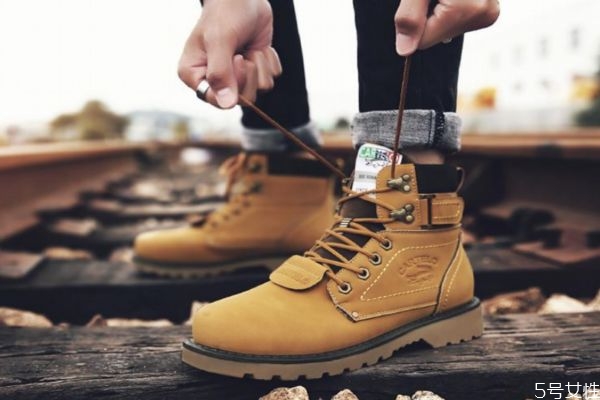 馬丁靴買大了一號不跟腳怎么辦 馬丁靴買大了怎么處理 馬丁靴買大了一號不跟腳怎么辦 馬丁靴買大了怎么處理