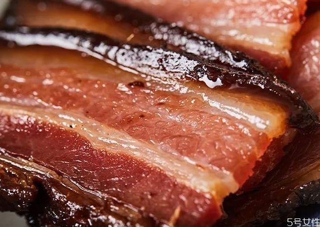 曬臘肉晚上要收回來嗎 臘肉可以一直掛在外面嗎 曬臘肉晚上要收回來嗎 臘肉可以一直掛在外面嗎