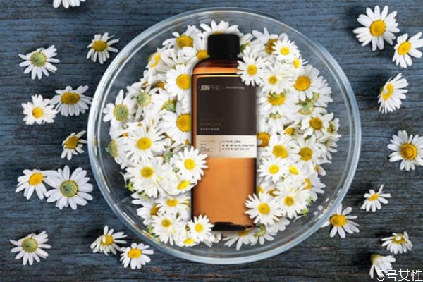 洋甘菊純露對皮膚好嗎 洋甘菊純露適合什么皮膚 洋甘菊純露對皮膚好嗎 洋甘菊純露適合什么皮膚