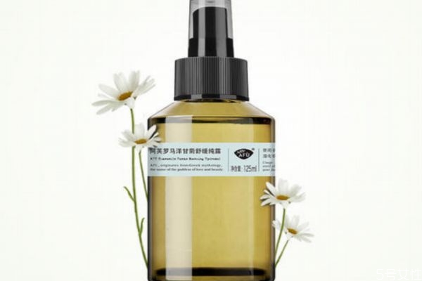 洋甘菊純露對皮膚好嗎 洋甘菊純露適合什么皮膚 洋甘菊純露對皮膚好嗎 洋甘菊純露適合什么皮膚