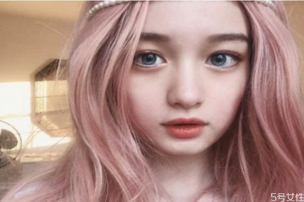 粉色頭發(fā)適合黃皮嗎 什么人適合染粉色頭發(fā) 粉色頭發(fā)適合黃皮嗎 什么人適合染粉色頭發(fā)