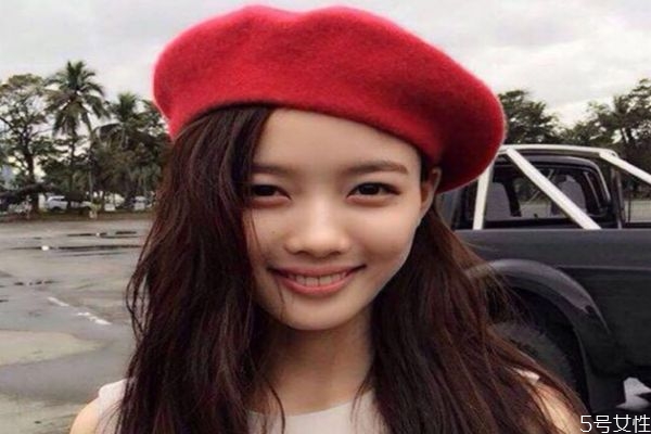 冬天什么顏色的貝雷帽百搭 戴貝雷帽適合弄什么發(fā)型 冬天什么顏色的貝雷帽百搭 戴貝雷帽適合弄什么發(fā)型