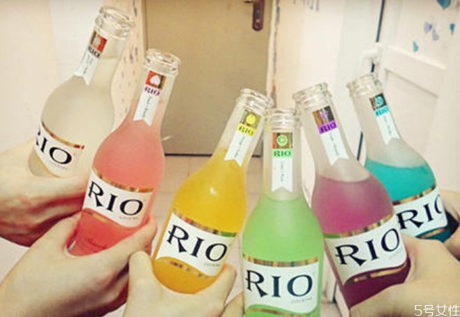 rio雞尾酒熱量 女生晚上喝rio會長胖嗎 rio雞尾酒熱量 女生晚上喝rio會長胖嗎