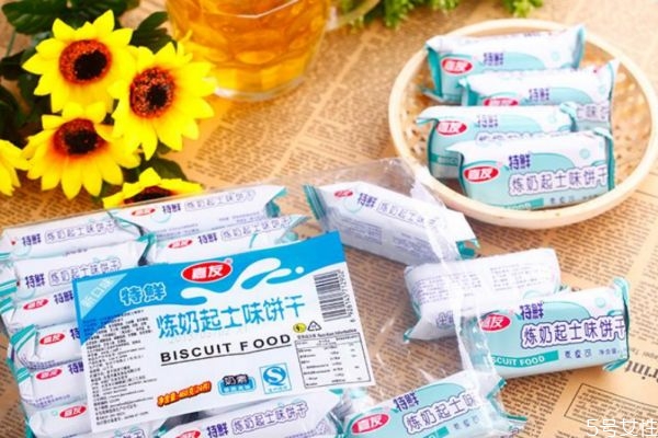 做餅干可以用煉乳嗎 煉乳是用來(lái)做什么的 做餅干可以用煉乳嗎 煉乳是用來(lái)做什么的