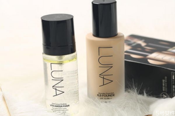 定妝噴霧哪個(gè)牌子好用持久 定妝噴霧可以噴在粉底液上嗎 定妝噴霧哪個(gè)牌子好用持久 定妝噴霧可以噴在粉底液上嗎