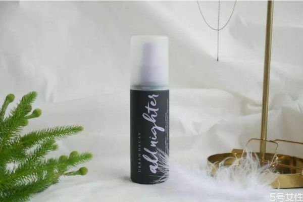 定妝噴霧是不是保濕水 定妝噴霧可以當保濕水嗎 定妝噴霧是不是保濕水 定妝噴霧可以當保濕水嗎