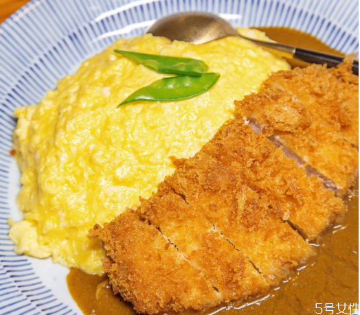 咖喱蛋包飯熱量高嗎 吃咖喱蛋包飯不胖的方法 咖喱蛋包飯熱量高嗎 吃咖喱蛋包飯不胖的方法