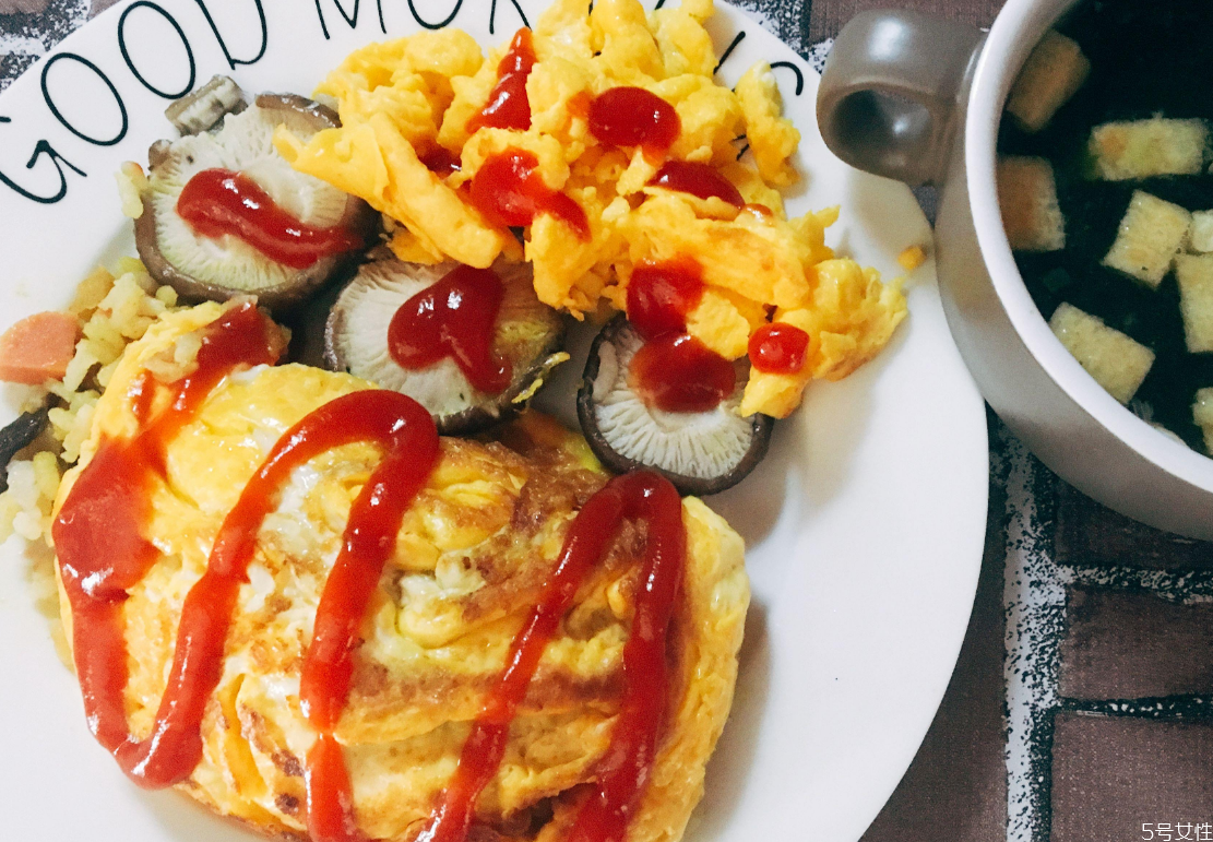 咖喱蛋包飯?jiān)趺醋?咖喱蛋包飯的訣竅 咖喱蛋包飯?jiān)趺醋?咖喱蛋包飯的訣竅