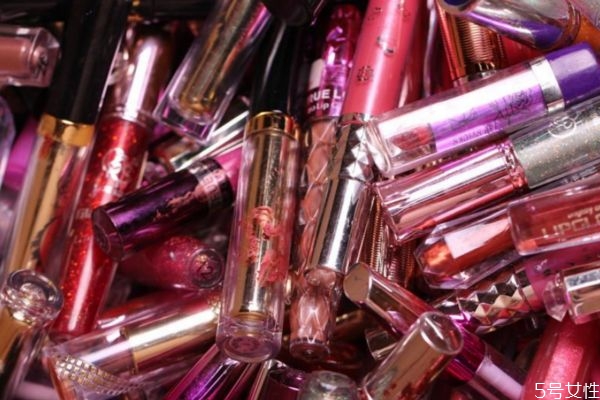 為什么沒(méi)人擺地?cái)傎u(mài)化妝品 夜市賣(mài)化妝品怎么樣 為什么沒(méi)人擺地?cái)傎u(mài)化妝品 夜市賣(mài)化妝品怎么樣