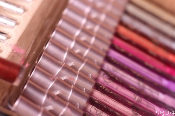 為什么沒(méi)人擺地?cái)傎u(mài)化妝品 夜市賣(mài)化妝品怎么樣 為什么沒(méi)人擺地?cái)傎u(mài)化妝品 夜市賣(mài)化妝品怎么樣